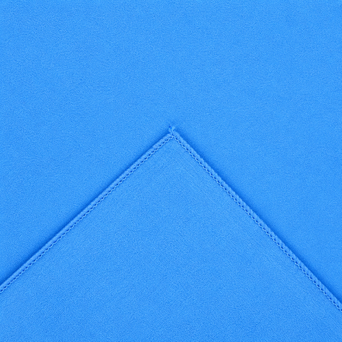 Detaliu apropiat al materialului Soft Velour albastru